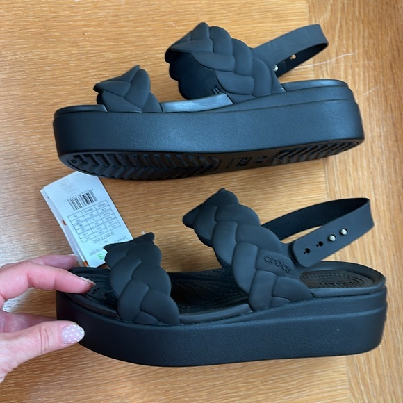 CROCS Women's Black Brooklyn Woven Wedges - Picture 3 of 7